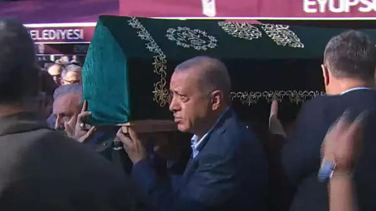 Usta yazar Rasim Özdenören, Cumhurbaşkanı Erdoğan'ın katıldığı törenle son yolculuğuna uğurlandı