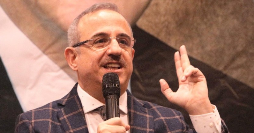 AK Parti İzmir İl Başkanı Kerem Ali Sürekli; İzmirlilerin temel sorunu görmezden geliniyor
