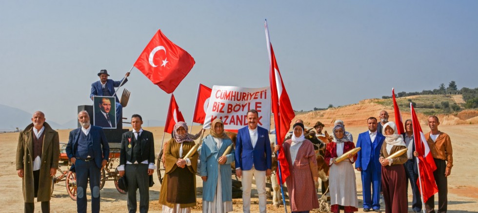 AK Parti İzmir'in 'Cumhuriyet' filmine büyük ilgi 48 saatte 2 milyonu aşkın izleyiciye ulaştı