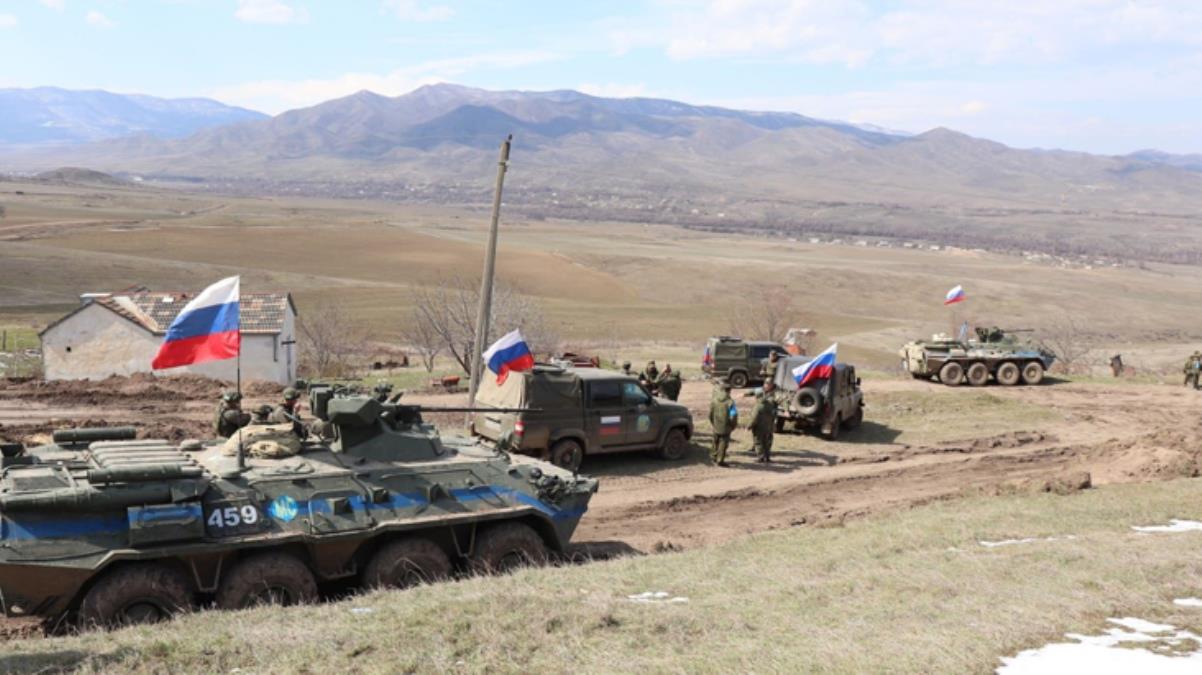 Azerbaycan ordusunun ele geçirdiği Farruh köyünün kontrolü Rus ordusuna geçti