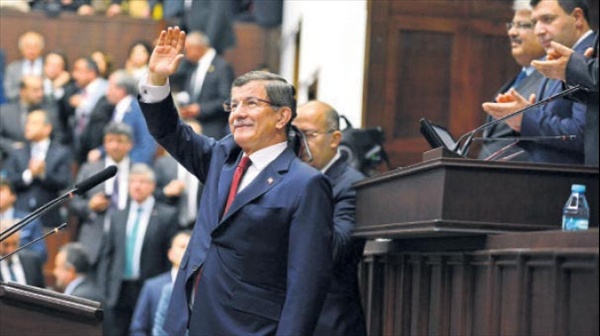 Başbakan Davuoğlu: ‘Her makamı elimin tersiyle iterim’