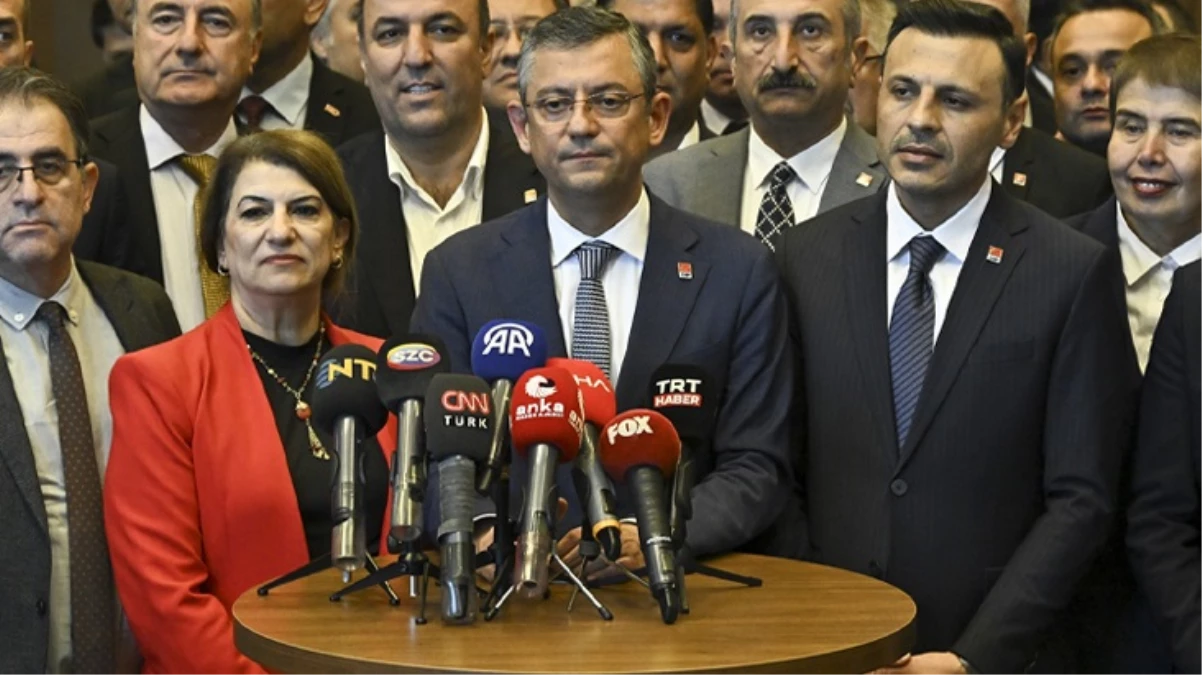 CHP'nin yeni başkanı Özgür Özel, 81 il başkanı ile bir araya geldi: Partimize yakışır bir PM listesi yapacağız