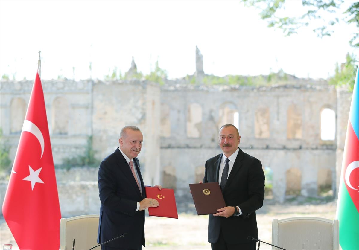 Cumhurbaşkanı Erdoğan ile Azerbaycan lideri Aliyev, iki ülke arasında Şuşa Beyannamesi'ni imzaladı