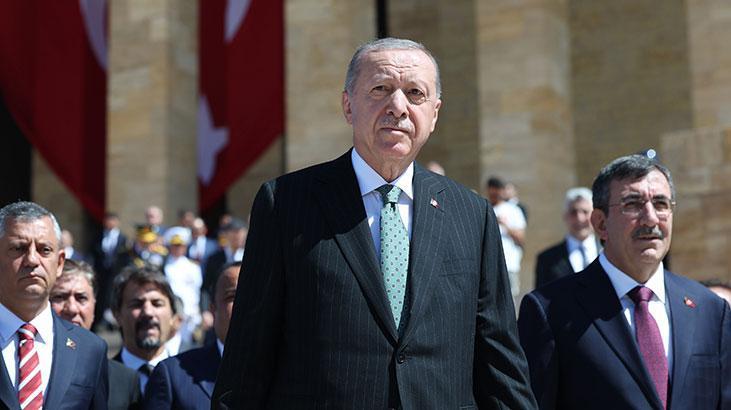 Cumhurbaşkanı Erdoğan ve devlet erkanı Anıtkabir'de: 100 yıl sonra da boş durmuyorlar
