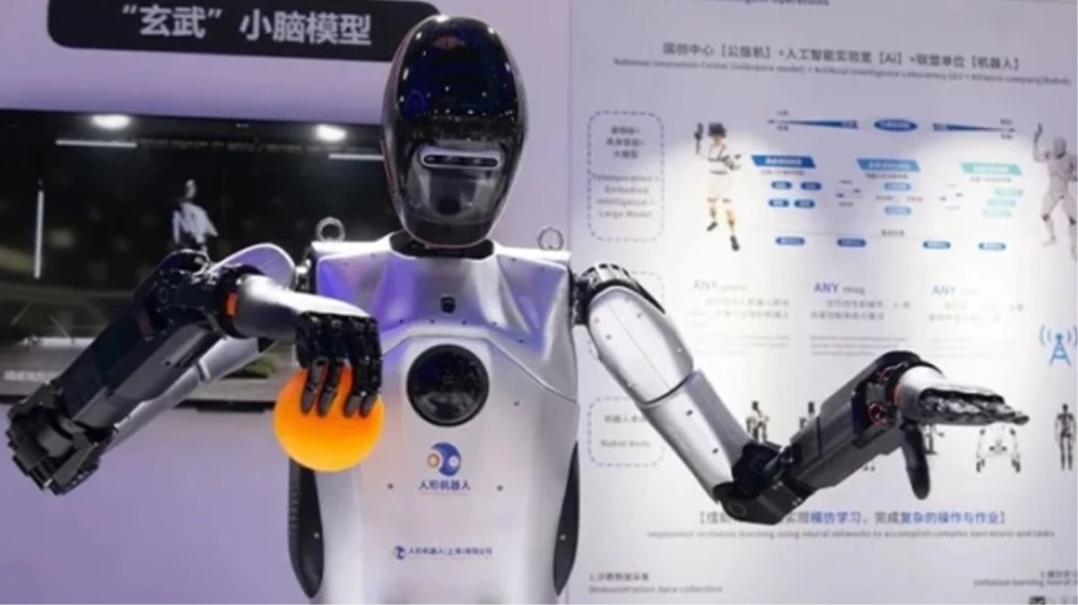 Dünyada ilk! Çin'de duyguları ifade edebilen robot görücüye çıktı