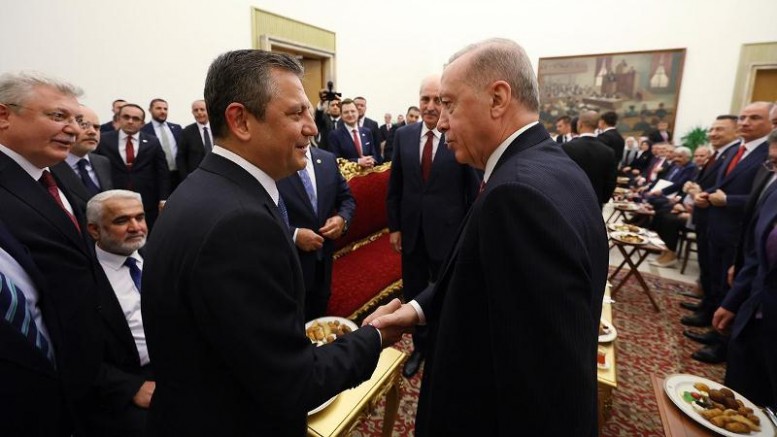 Erdoğan ve Özel çay davetinde buluştu