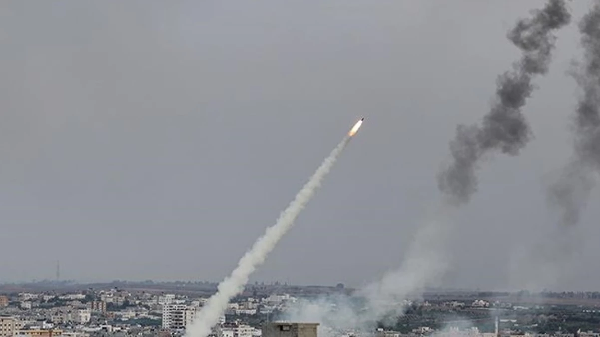 Hamas'tan İsrail'in saldırılarına karşılık! Tel Aviv'e füze attılar