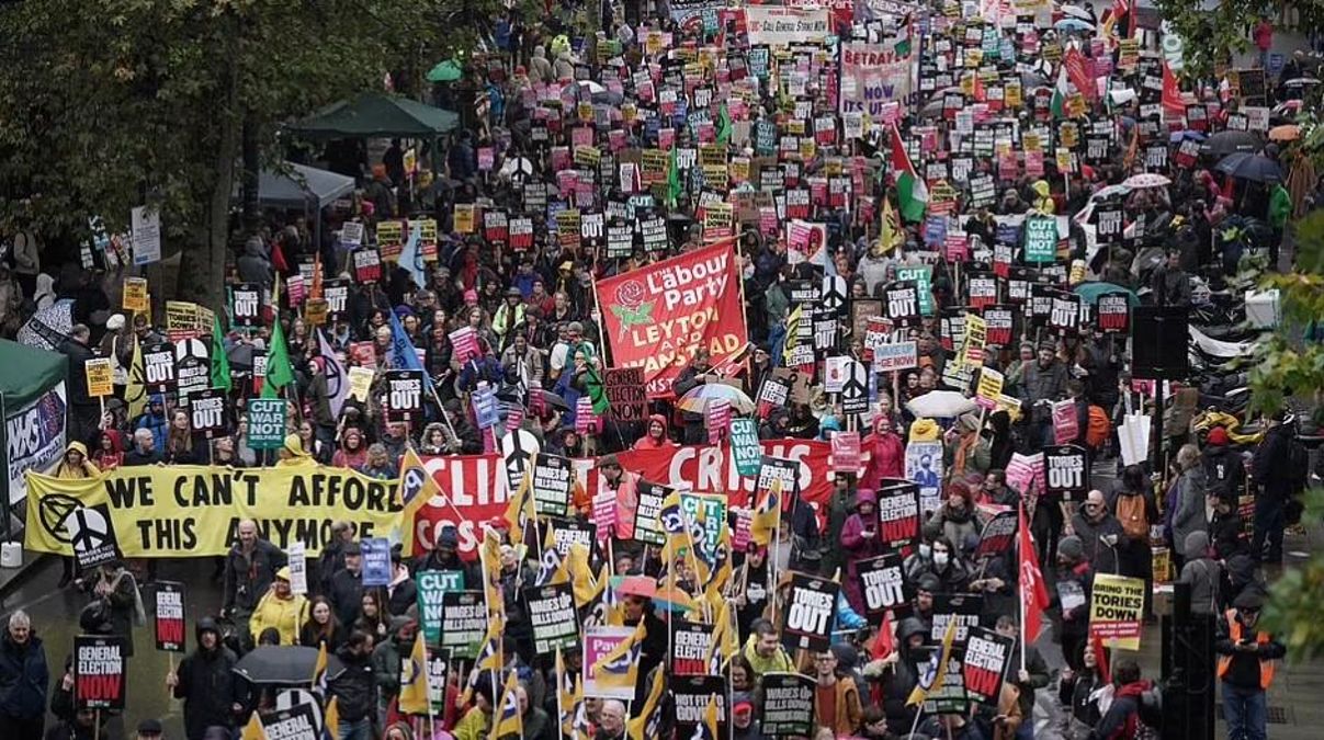 İngiltere'de hayat pahalılığı protestosu! Binlerce kişi sokağa döküldü