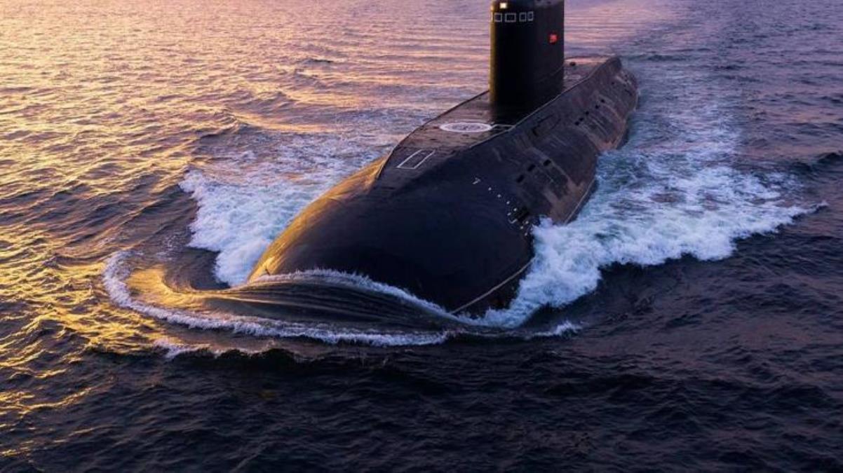 İngiltere'yi ayağa kaldıran skandal! 88 milyon sterlinlik nükleer denizaltıyı yapıştırıcıyla onarmışlar
