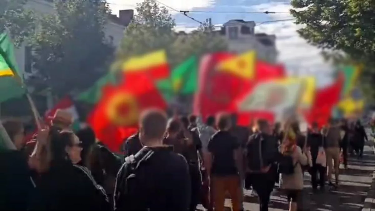 İsveç'te bir skandal daha! Terör örgütü PKK/YPG yandaşları, Göteborg kentinde gösteri yaptı