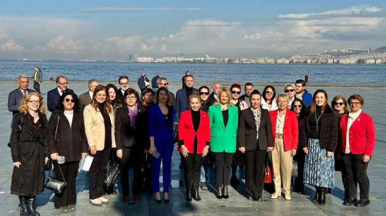 İyi Parti İzmir Kadın Politikaları Başkanı Filiz Çuhadaroğlu’ndan 8 Mart Dünya Kadınlar Günü Kutlaması