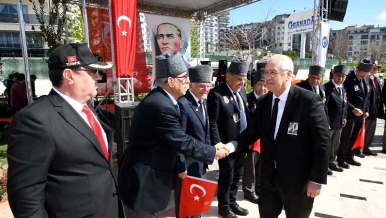 Karabağlar Belediyesi, Çanakkale Deniz Zaferi’nin 108. yıldönümünü ve şehitlerimizi unutmadı