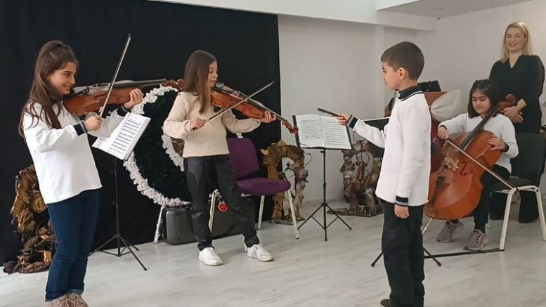 Karabağlar Necip Fazıl Kısakürek İlkokulu’na Mini Senfonik Konser