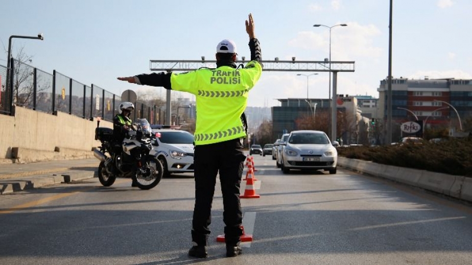 Meclisin Gündemine Geldi Polisin ‘Dur’ İhtarına Uymayanlar Yandı! ‘
