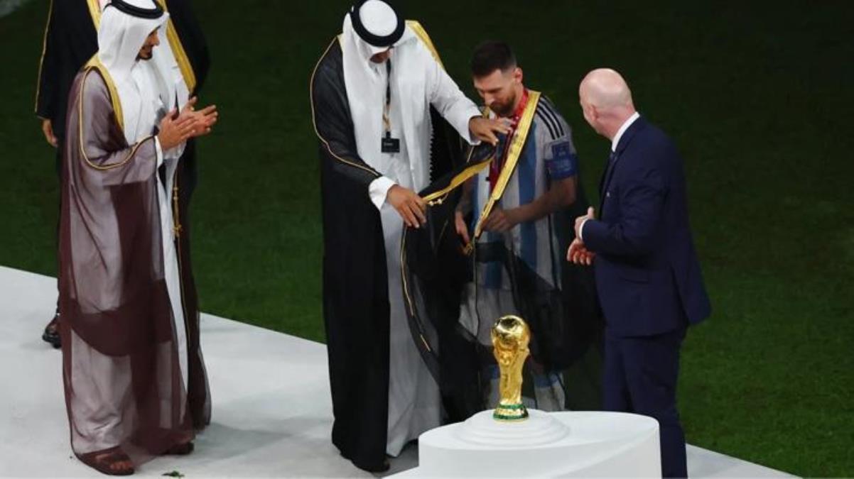 Messi'ye Katar Emiri'nin giydirdiği kıyafetin altından çok derin bir anlam çıktı