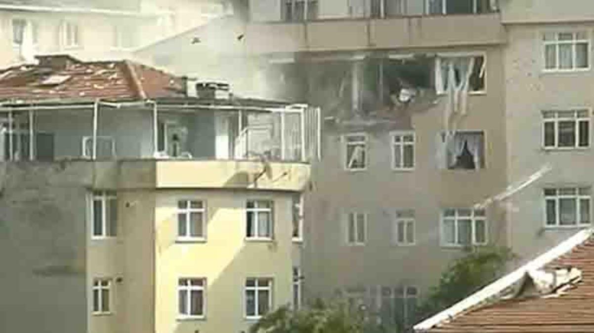 Üsküdar'da 3 katlı bir binada patlama! Yaralılar var