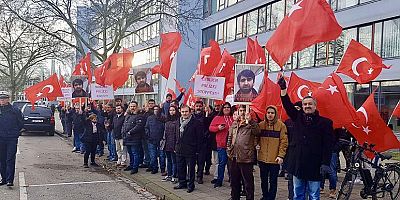 Almanyada polisin bir Türk vatandaşını öldürmesi protesto edildi
