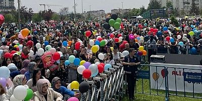 Binlerce kişi kanseri yenen Ali Asaf için balon uçurdu
