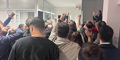 CHP İzmir'de Tansiyon Yükseldi: Çağday Kaya Taraftarları İl Binasını Bastı