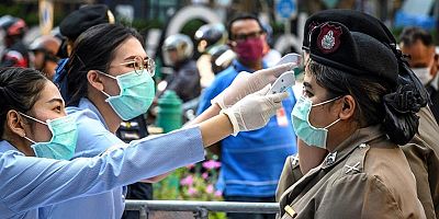 Çinli Virolog: Pandeminin Sonunun Yakın Olduğunu Unutun