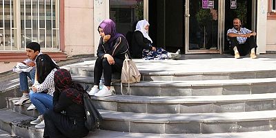 Çocuklarını İsteyen Annelerin HDP Önünde Oturma Eylemleri Dalga Dalga Yayılıyor