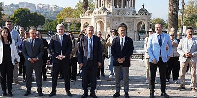 Cumhuriyetimizin 102. Yılı İzmir’de Coşkuyla Kutlanıyor