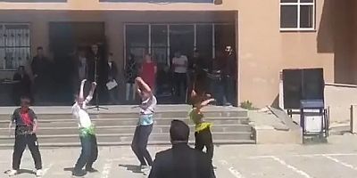 Devletin Okulunda Erkek Çocukları Dansöz Yapıp Oynattılar