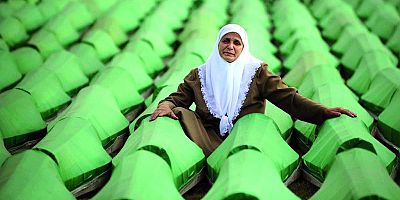 Hollandanın İhanetiyle Yapılan Srebrenitsa Soykırımının 25 Yılı Anılıyor
