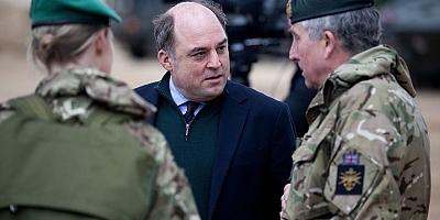 İngiltere Savunma Bakanı: 'Rusya Ukrayna'yı her an işgal edebilecek durumda'