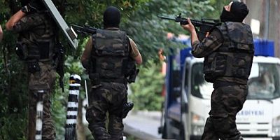 İzmirde FETÖ'nün Hücre Evlerine Baskın 14 gözaltı var