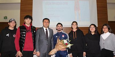 İzmir İl Milli Eğitim Müdürlüğünde Avrupa ve Dünya Şampiyonu Güreşçi Kerem Kamal İle Söyleşi Programı Düzenlendi