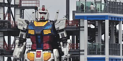 Japon yapımı 18 metre yüksekliğinde ki Gundam Robotu Hayata İlk Adımını Attı