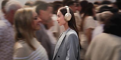 JBL Tour One M3 ile Efsanevi JBL Pro Sound ve Hi-Res Ses Deneyimini Bir Arada Yaşayın