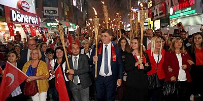 Karşıyaka'da 'Cumhuriyet' Şöleni Binlerce Karşıyakalı Tek Ses Tek Yürek Oldu