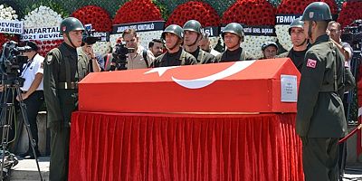 Şehit Üsteğmen Ege Akar İzmir’de son yolculuğuna uğurlandı