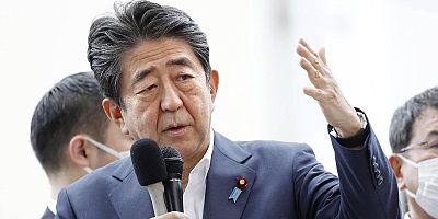Sukiaste Uğrayan Japonya Eski Başbakanı Shinzo Abe hayatını kaybetti