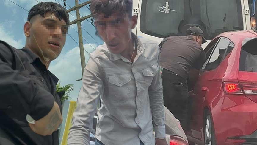 Trafikte dehşet! ‘Cam silelim’ diye geliyorlar, zorla kapıyı açıyorlar: Para vermezsen çizerim