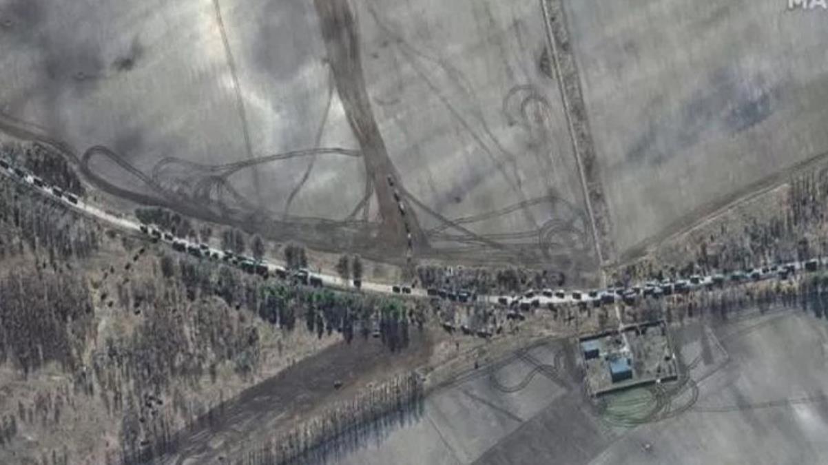 Uydu görüntüleriyle ifşa oldu! Kiev'e yaklaşan 64 kilometre uzunluğundaki Rus konvoyu görüntülendi